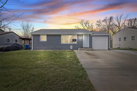 810 Florland Dr, Florissant, MO 63031