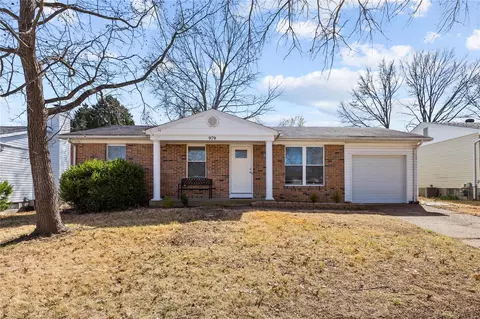 979 Tree Trails Ln, Fenton, MO 63026