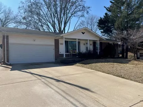 4434 Patston Dr, Saint Louis, MO 63128