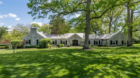 28 Huntleigh Woods, Saint Louis, MO 63131