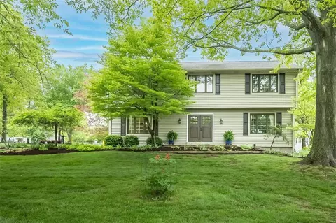 224 Clayton Oaks Dr, Ellisville, MO 63011