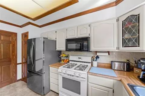 Kitchen - 3407 Erman Ave, Bridgeton, MO 63044 photo 3 of 3