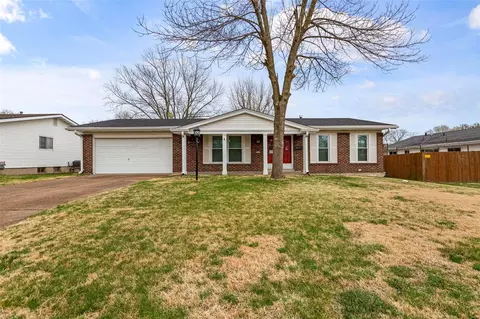 7422 Georgetown Dr, Hazelwood, MO 63042