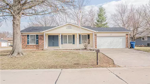 7 Alderwood Ln, Saint Peters, MO 63376