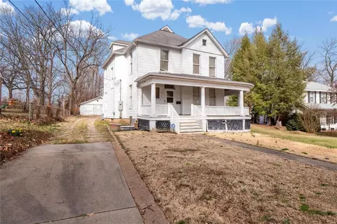319 Carson Rd, Saint Louis, MO 63135