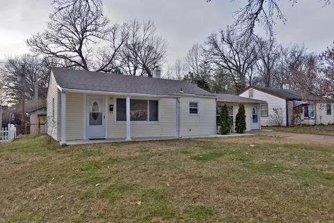 8525 Palmetto Dr, Saint Louis, MO 63123