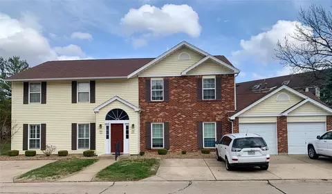 450 Cambridge Pl #1, Saint Peters, MO 63376