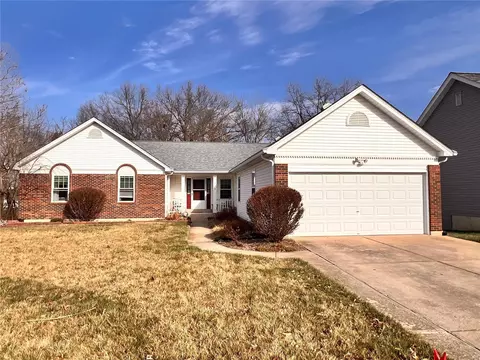 116 Walnut Hill Dr, Saint Charles, MO 63304