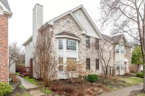 965 Barnard College Ln, Saint Louis, MO 63130