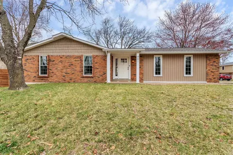 401 Nantucket Dr, Saint Charles, MO 63301