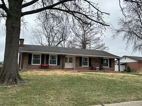 10374 Badgley Dr, Saint Louis, MO 63126