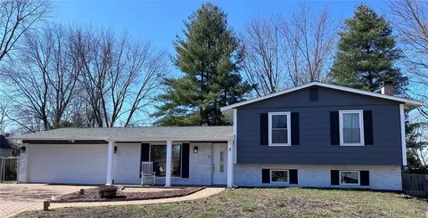 5 Country Hill Ct, Saint Peters, MO 63376
