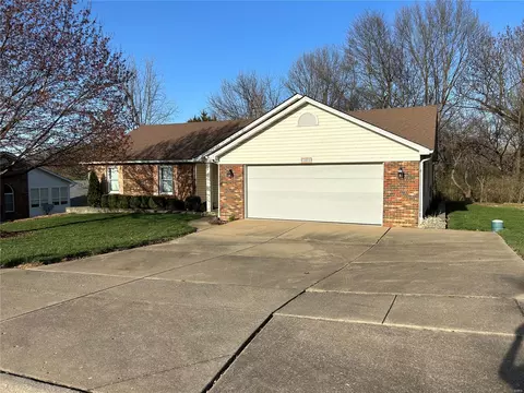 3004 Hollrah Dr, Saint Charles, MO 63301