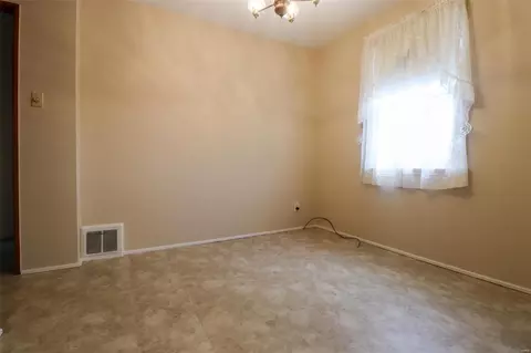 4134 Upton Ct, Saint Louis, MO 63116 photo 9