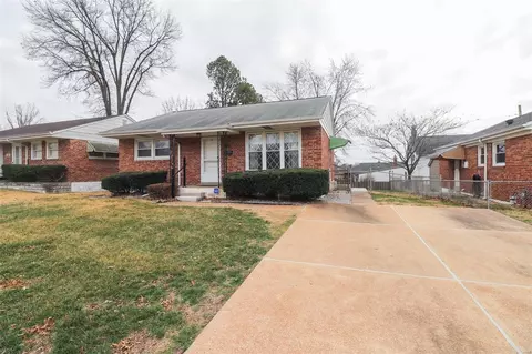 4134 Upton Ct, Saint Louis, MO 63116 photo 2
