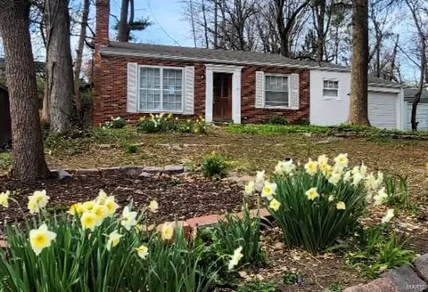 721 Gerald Pl, Saint Louis, MO 63135