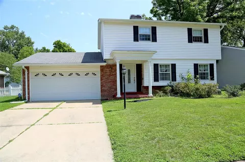 2840 Heatherton Dr, Florissant, MO 63033