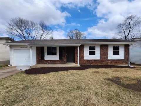 2338 Wesford Dr, Maryland Heights, MO 63043