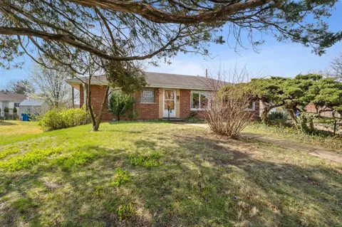 9508 Sequoia Ct, Affton, MO 63123
