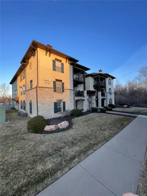 422 Bordeaux Way, Saint Peters, MO 63376
