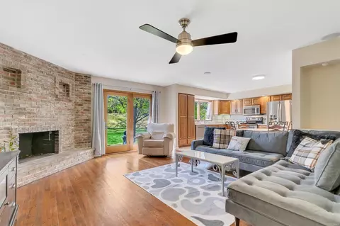 Living - 6 Springlake Ct, Ballwin, MO 63011 photo 1 of 5