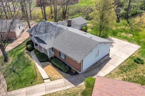 Exterior - 6 Springlake Ct, Ballwin, MO 63011 photo 5 of 18