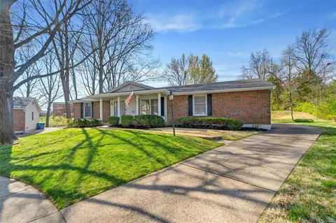 Exterior - 6 Springlake Ct, Ballwin, MO 63011 photo 4 of 18