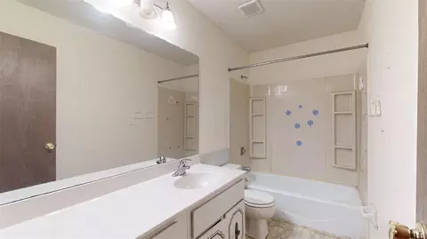 Bath - 8 Forest Green Dr, O'fallon, MO 63366 photo 3 of 3