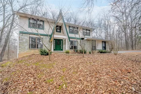8 Forest Green Dr, O'fallon, MO 63366