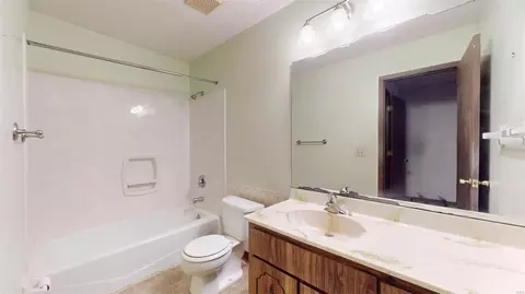 Bath - 8 Forest Green Dr, O'fallon, MO 63366 photo 2 of 3