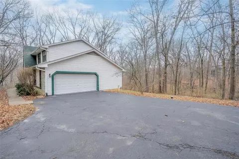 Exterior - 8 Forest Green Dr, O'fallon, MO 63366 photo 4 of 7