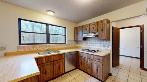 Kitchen - 8 Forest Green Dr, O'fallon, MO 63366 photo 3 of 5