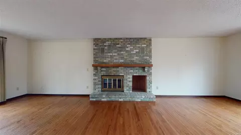 Living - 8 Forest Green Dr, O'fallon, MO 63366 photo 2 of 3