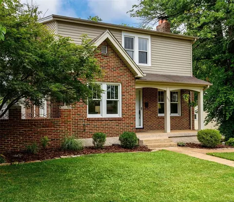 800 Oakway Pl, Saint Louis, MO 63122