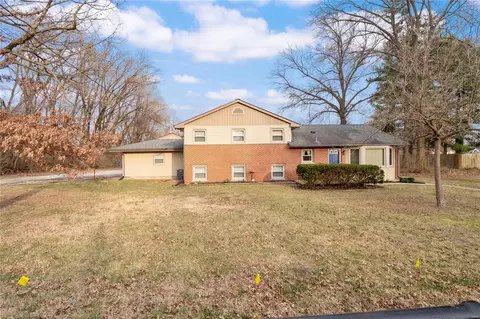 12140 Mendoza Ave, Saint Louis, MO 63138
