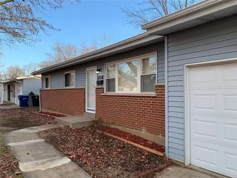 250 Humes Ln, Florissant, MO 63031