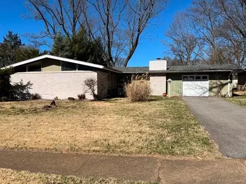2445 Allen Dr, Florissant, MO 63033