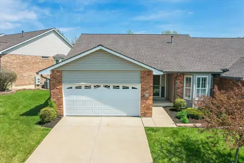 64 Bond Ct, Saint Peters, MO 63376