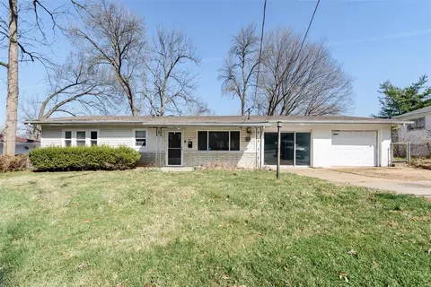 9845 Breckenridge Rd, Saint Ann, MO 63074