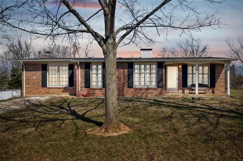 811 Streiff Ln, Ballwin, MO 63011