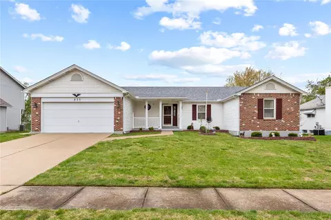 877 Whispering Windsong Dr, O'fallon, MO 63366