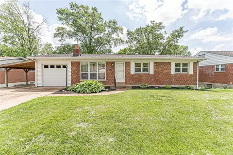 3212 Ringer Rd, Saint Louis, MO 63125