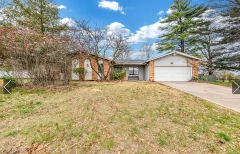 2 Oakridge West Dr, St. Peters, MO 63376