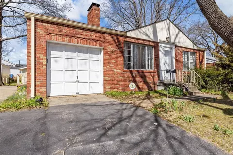 835 N New Florissant Rd, Florissant, MO 63031