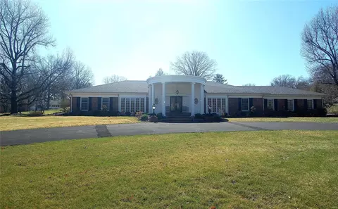 210 Doulton Pl, Saint Louis, MO 63141
