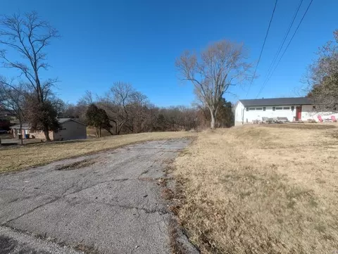 6149 Erb Rd, Saint Louis, MO 63129