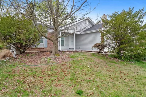 10 Dorchester Ct, Saint Peters, MO 63376