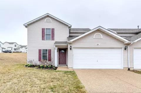 621 New Hampton Dr, Wentzville, MO 63385