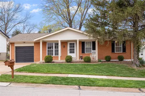 1619 Dover Trace Dr, Fenton, MO 63026