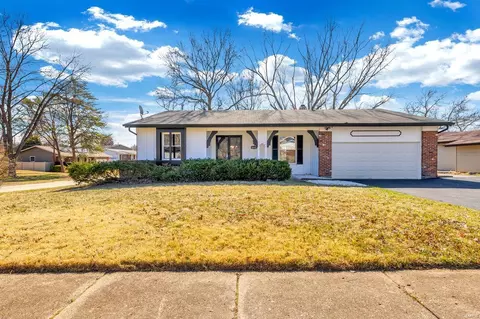 4264 Satiris Dr, Florissant, MO 63033
